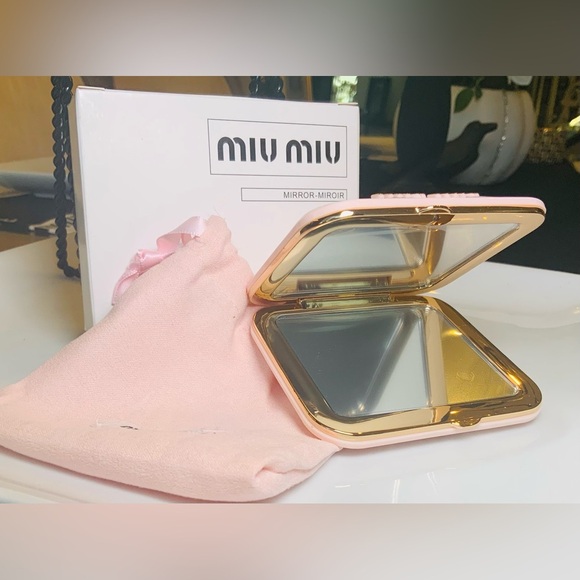 Authentic Miu Miu Pink Modern Quilted Compact Mirror Full Inclusion - Picture 2 of 7